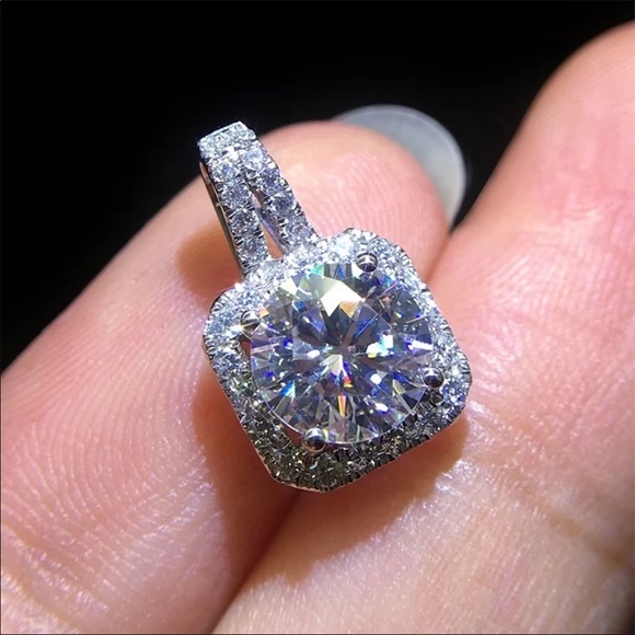 New 925 Silver Beautiful Diamond Stud Earrings - Picture 6 of 6